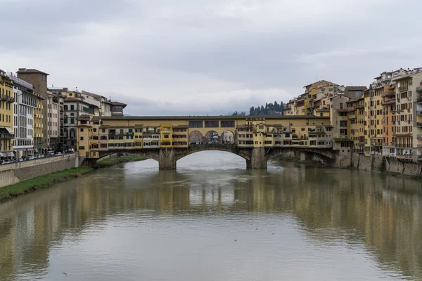 Ponte Vecchio yakınındaki sahne — Stok fotoğraf