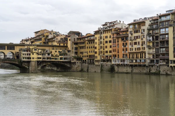 Ponte Vecchio yakınındaki sahne — Stok fotoğraf