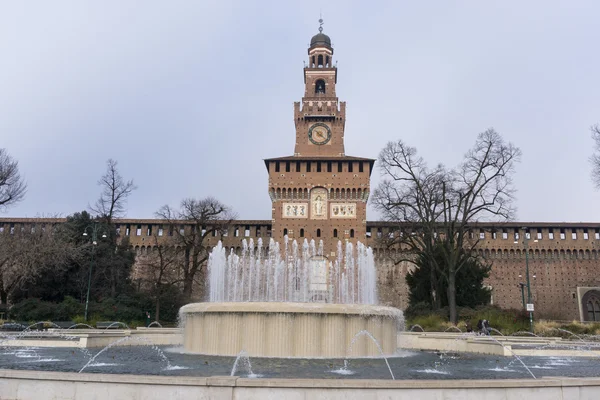 Fonte no castelo sforzesco — Fotografia de Stock