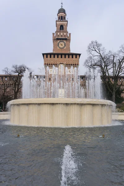 Fonte no castelo sforzesco — Fotografia de Stock