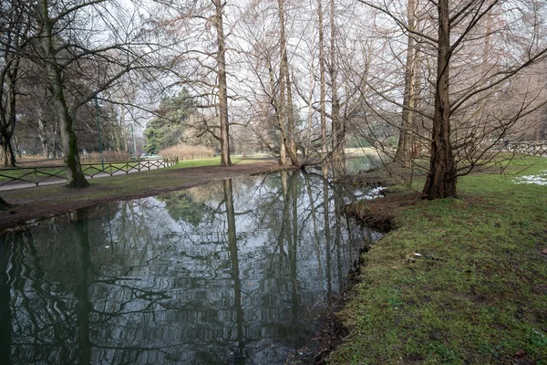 Park sempione lake — Stock Photo, Image