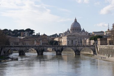 Ponte Umberto görünümünden Saint Peter Bazilikası