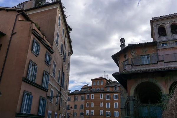 Casas e edifícios de escritórios em Roma — Fotografia de Stock