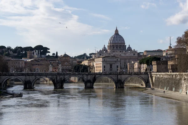 Saint Peter Basilica view from Ponte Umberto — Stock Photo, Image