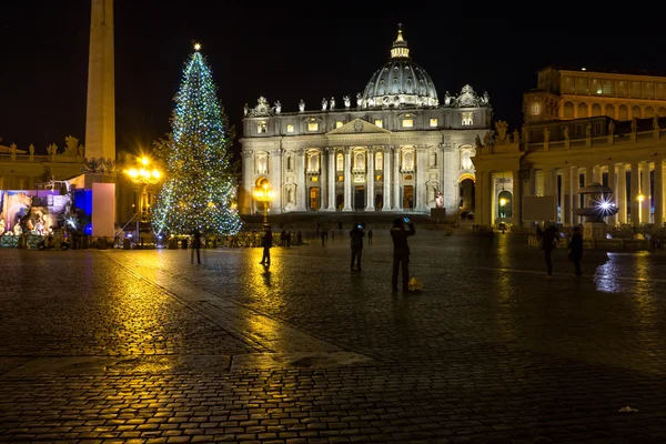 Piazza San Pietro e albero di Natale — Foto Stock