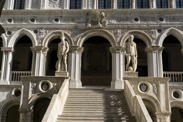 Doge palácio escada gigante — Fotografia de Stock