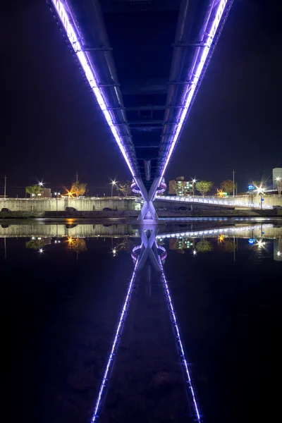 Changpo Brücke Reflexion über Bach — Stockfoto