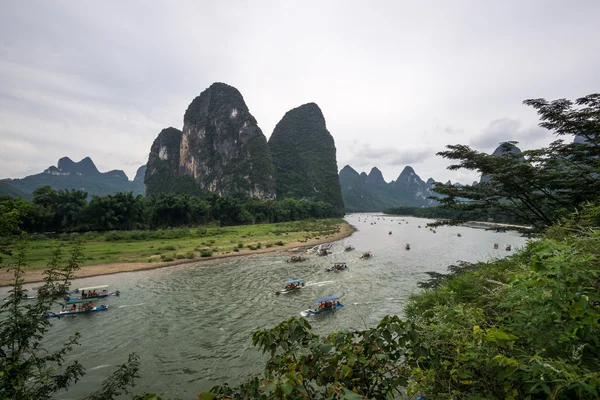 The tourboats on Li river — Stock Photo, Image