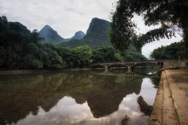 El puente en xingping — Foto de Stock