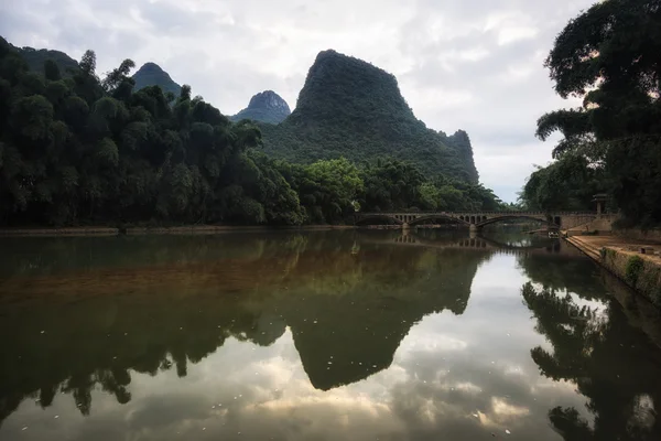 El puente en xingping — Foto de Stock