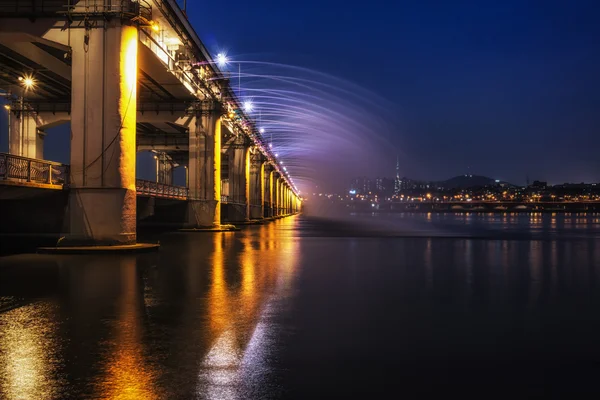 Fontaine arc-en-ciel Banpo Bridge — Photo