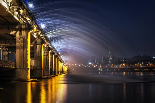 Banpo-Brücke Regenbogenbrunnen — Stockfoto