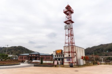 Cheorwon Tarih ve Kültür Parkı eski tren istasyonu ve tiyatro manzaralı. Güney Kore, Cheorwon 'da ünlü bir turizm merkezi.