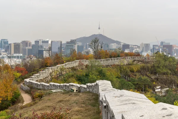 Muralla de la fortaleza de Seúl — Foto de Stock