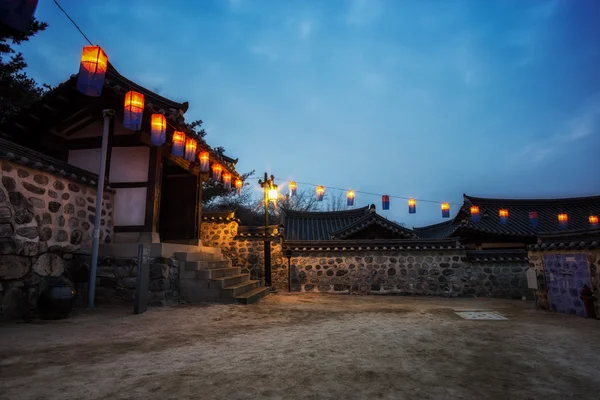Namsangol hanok Köyü fener ile