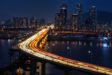 Rush hour trafik Chungdam köprüsü üzerinde