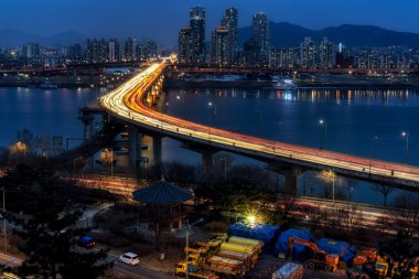 Rush hour trafik Chungdam köprüsü üzerinde