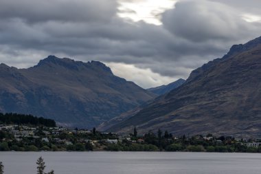 gün batımı göl wakatipu üzerinde