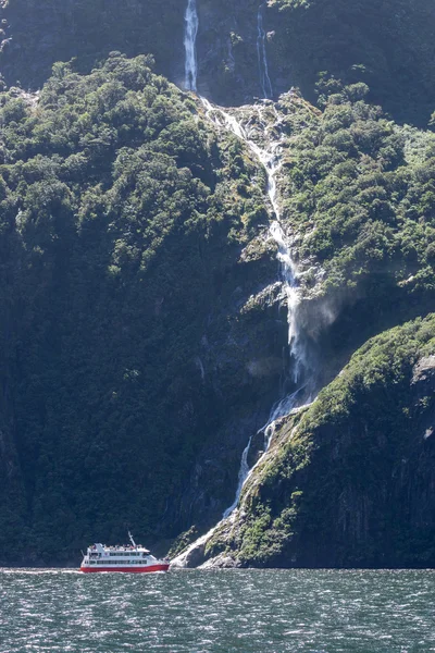 Cascade de Milford Sound — Photo