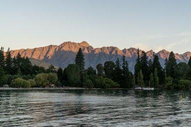günbatımı üzerinde queenstown