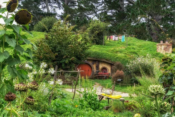 Fori di hobbit in hobbiton — Foto Stock