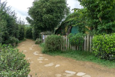 Hobbit delikleri ve hobbit Bahçe
