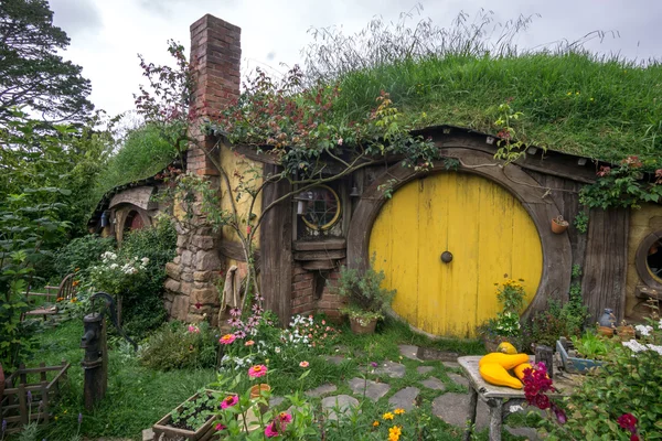 Otwory Hobbit w hobbiton — Zdjęcie stockowe