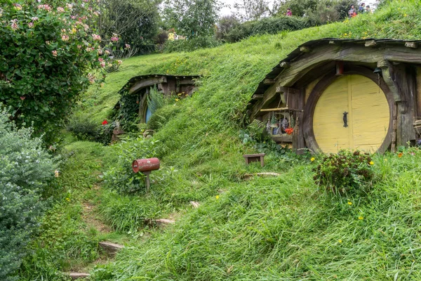 Buracos hobbit em hobbiton — Fotografia de Stock