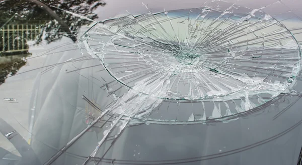 Kırık Arabanın Camına Odaklanmış Seçici Görüntü Araba Kazası — Stok fotoğraf