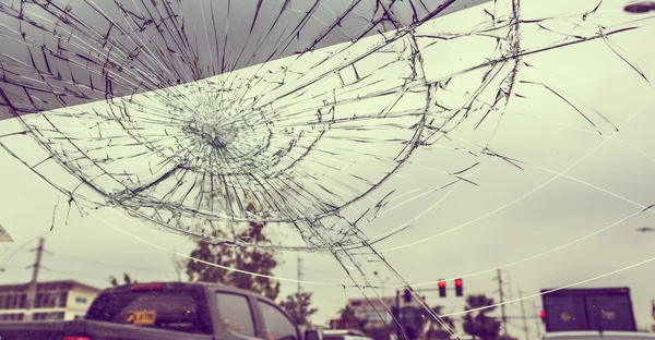 Broken car windshield. — Stock Photo, Image