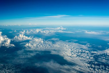 görüntü açık mavi gökyüzü ve beyaz bulutlar gün zamanında  