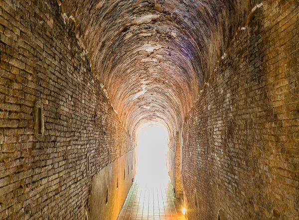 The old tunnel of Wat Umong Suan Puthatham temple in Chiang Mai, — Stock Photo, Image