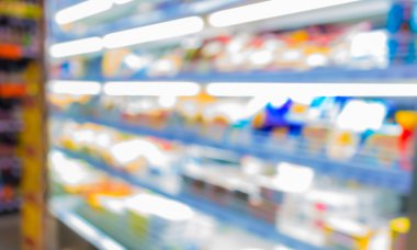 Arkaplan kullanımı için süpermarketin bulanık görüntüsü ve çeşitli ürün .
