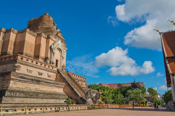 Buddist pagoda w wat Chedi Luang, Chiang Mai. — Zdjęcie stockowe