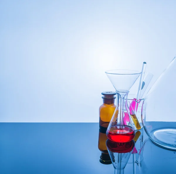 Glassware with blur laboratory in background. — Stock Photo, Image