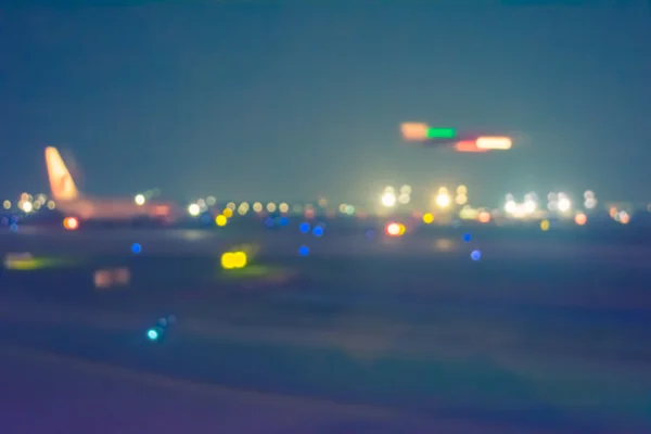 Vintage Ton Verschwimmt Bild Der Landebahn Der Nacht Mit Bokeh — Stockfoto