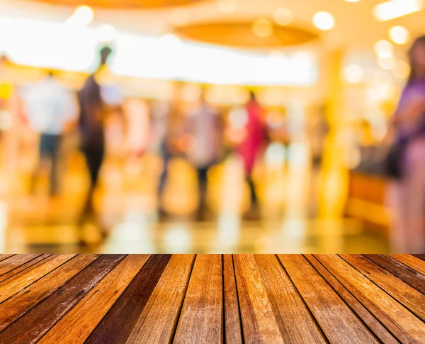 Wazig beeld van winkelcentrum en mensen . — Stockfoto