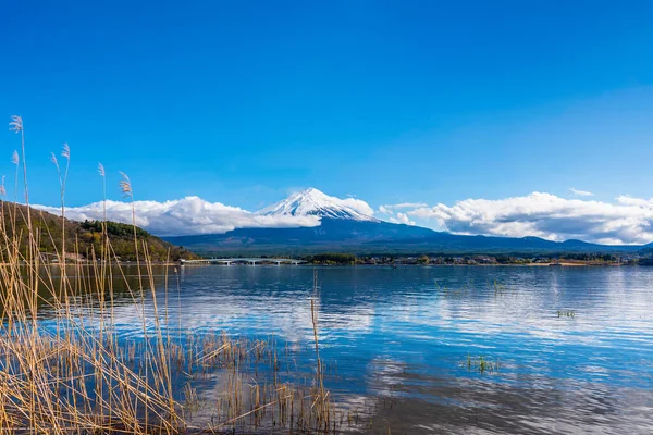 Beeld Van Berg Fuji Het Meer Van Kawaguchi Met Bewolkte — Stockfoto