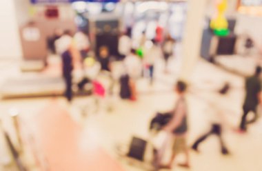 Arka plan kullanımı için Bokeh 'le birlikte havaalanındaki göçmenlik görüntüsü bulanık. (Klasik ton))