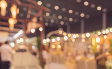 Arkaplan kullanımı için alışveriş merkezinin bulanık görüntüsü. (Klasik ton))