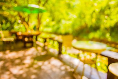 Arka plan kullanımı için Bokeh ile gündüz vakti kahve dükkanının bulanık görüntüsü .