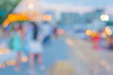 Arkaplan kullanımı için gündüz festivalinin soyut bulanık görüntüsü.