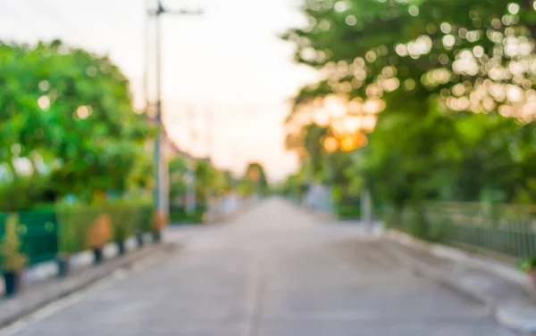 村庄道路和房屋背景使用的抽象模糊图像 — 图库照片