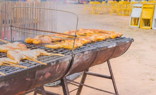 Immagine Del Tradizionale Bastoncino Pollo Arrosto Sulla Griglia — Foto Stock