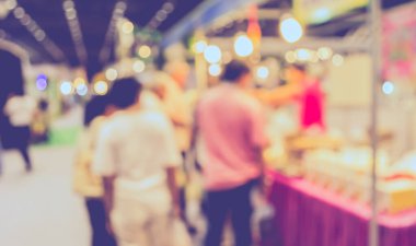 Arkaplan kullanımı için alışveriş merkezinin bulanık görüntüsü. (Klasik ton))