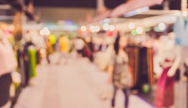 Arkaplan kullanımı için alışveriş merkezinin bulanık görüntüsü. (Klasik ton))