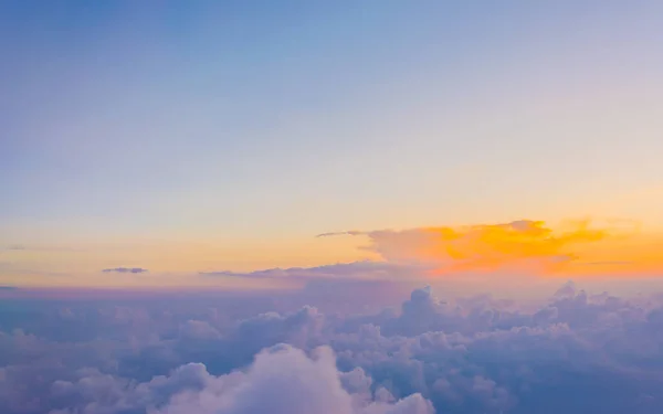 Utsikt Från Flygplansfönstret För Att Himlen Kvällstid — Stockfoto