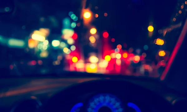 Imagem Borrão Tom Vintage Pessoas Dirigindo Carro Noite Durante Chuva — Fotografia de Stock