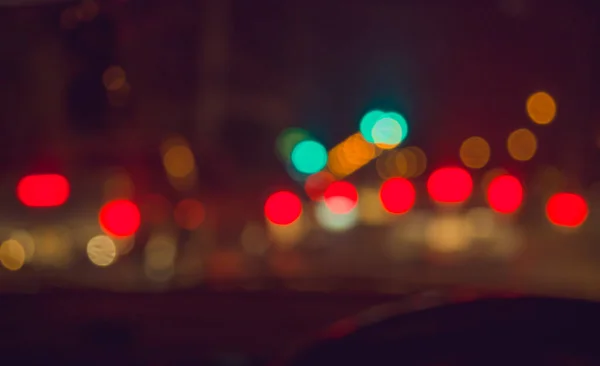 Винтажный Тон Размывает Изображение Людей Рулем Автомобиля Ночное Время Фонового — стоковое фото