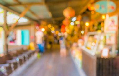 Arkaplan kullanımı için gündüz pazarının soyut bulanık görüntüsü.